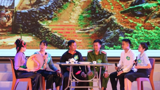 Đưa Nghị quyết vào cuộc sống bằng sân khấu hóa, chuyện xây dựng nông thôn mới ở làng quê đơn giản, dễ hiểu