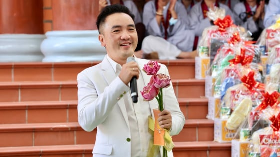 Nam ca sĩ gốc Quảng Ngãi ở nhà trăm tỷ giữa trung tâm TP.HCM, thường xuyên tự “nhốt” mình không gặp vợ con