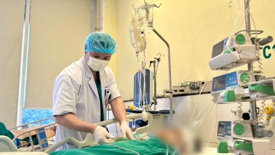 'Chạy đua' giành sự sống cho thanh niên 'vô danh' hôn mê bất tỉnh