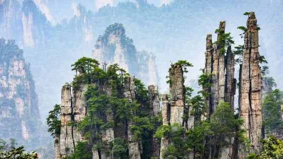 Nỗ lực dọn 51 tấn rác thải tại 'thiên đường hạ giới' Trương Gia Giới