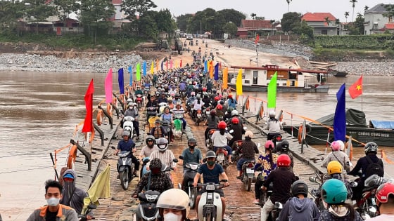 Nối lại cầu phao Phong Châu ở Phú Thọ
