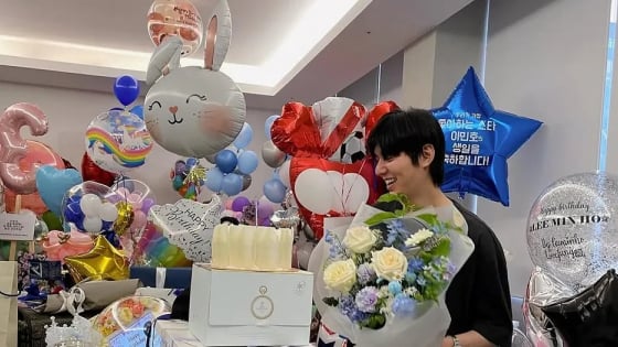 Lee Min Ho bị chỉ trích vì nhận quà đắt tiền của fan