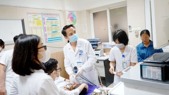 Kinh hãi bé trai bị rò rỉ dịch não tủy qua tai, nguy cơ áp xe não