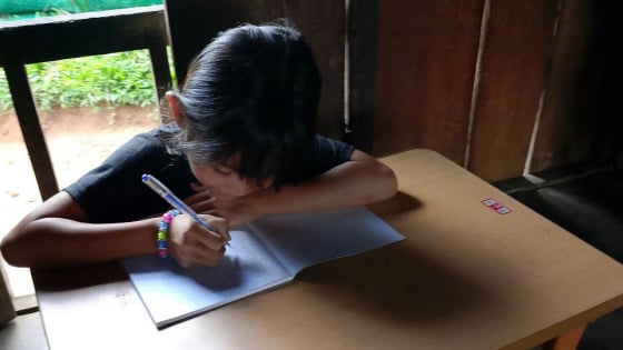 
'Tôi chỉ ước có chiếc xe đạp cho con tới trường'