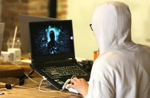  

 

Công an TP.HCM giải cứu nam sinh bị lừa đảo với thủ đoạn “bắt cóc online”, đòi chuyển 600 triệu đồng