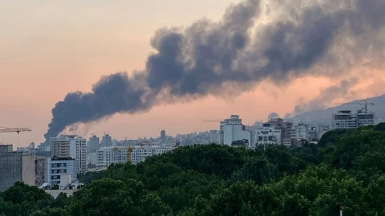 Mỹ khẩn cấp cảnh báo công dân rời Iran ngay lập tức giữa lúc ông Trump đe dọa tiếp tục ném bom  