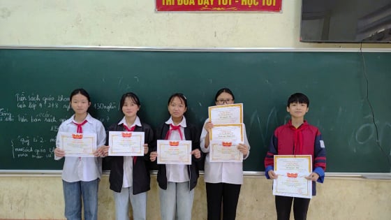 Mưa lớn gây sạt lở, cha nghèo lo mất hết lúa, không nuôi nổi con ăn học!