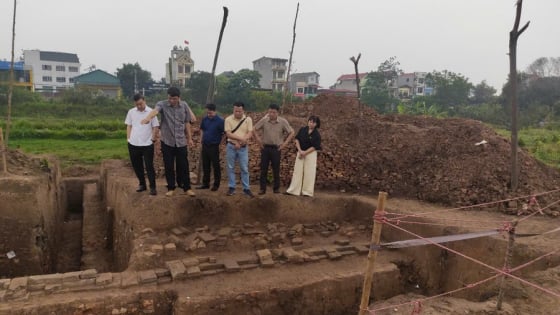 Đào khảo cổ sâu dưới lòng đất ở một nơi của tỉnh Bắc Ninh lấy lên la liệt hiện vật cổ thế này đây