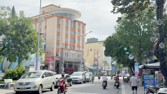 Nhiều chủ khách sạn ở trung tâm tỉnh Quảng Ngãi mới tươi “như hoa” cả tháng qua vì lý do này