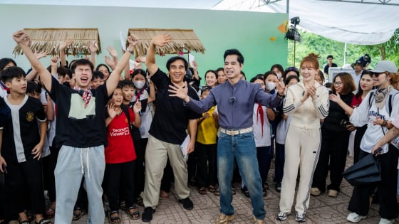 Nghệ sĩ Ưu tú Quyền Linh đưa ra nhận định hài hước khi danh ca Ngọc Sơn bán kẹo cu đơ