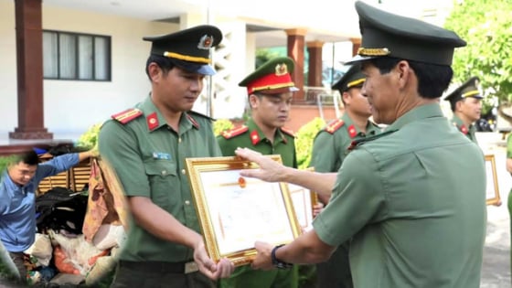 Công an Quảng Ngãi khen thưởng lực lượng phá án vụ vận chuyển, tàng trữ hơn 1,3 tấn thuốc nổ