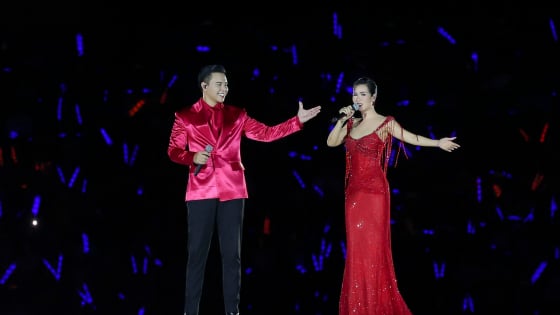Võ Hạ Trâm, Đông Hùng 'bùng nổ' trước gần vạn khán giả tại sân vận động Hàng Đẫy