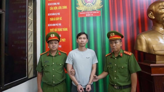 Công an TP.HCM triệt phá đường dây mua bán 'bóng cười', thu bồn 22 tấn khí N2O, bắt khẩn cấp 31 đối tượng