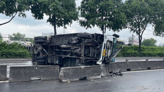 Đường Đỗ Mười 'thất thủ' sau tai nạn liên hoàn, giao thông hỗn loạn kéo dài