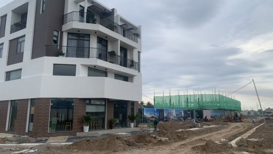 Giá bán leo thang, phân khúc biệt thự, nhà phố tại TP.HCM khó phục hồi