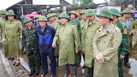 Báo cáo với Phó Thủ tướng Trần Hồng Hà về phòng, chống bão WIPHA, TP Hải Phòng: Vẫn còn 280 du khách ở đặc khu Cát Hải