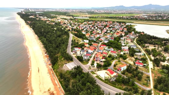 Phường Đồng Thuận, tỉnh Quảng Trị mới, có bờ biển đẹp mê ly trước đây là bãi biển Đồng Hới, có cả sân bay