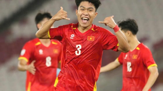 Trung vệ Phạm Lý Đức 1m82: 'CĐV Indonesia càng đông chúng tôi càng cảm thấy hưng phấn'