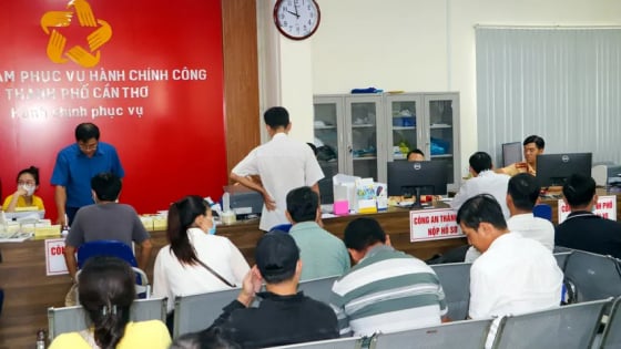 Đây là đối tượng bị từ chối giao dịch tại Trung tâm hành chính công ở TP Cần Thơ trong bối cảnh vừa sáp nhập, hợp nhất
