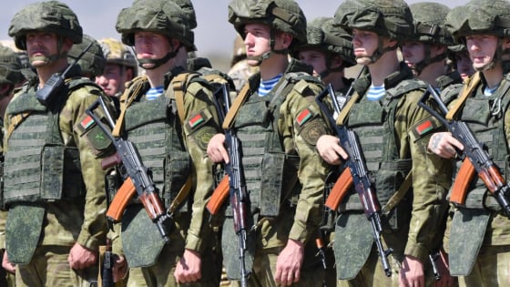Ukraine 'ngồi trên đống lửa' trước động thái quân sự bất thường của một nước láng giềng