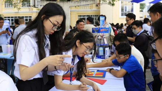 Cần minh định học phí ở trường công lập