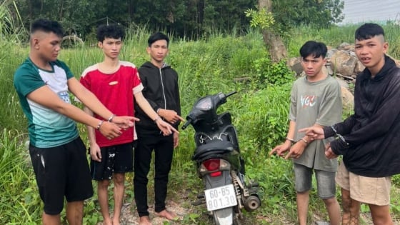 Thiếu tiền tiêu xài, nhóm tuổi teen rủ nhau vờ hỏi đường rồi đánh người, cướp tài sản