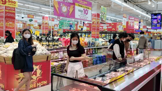 Giá điện, thực phẩm và y tế đồng loạt tăng, CPI tháng 7 tăng theo
