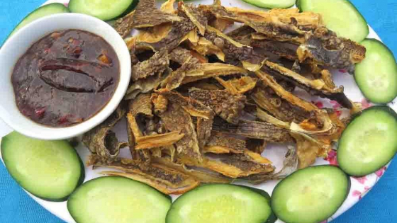 Loại cá to bè có cái đuôi lạ mắt này bắt phơi khô, nướng chấm nước mắm me, đặc sản Quảng Ngãi bén vị vạn người mê