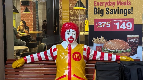 McDonald's, Coca-Cola, Amazon, Apple... hứng làn sóng tẩy chay ở Ấn Độ vì ông Trump