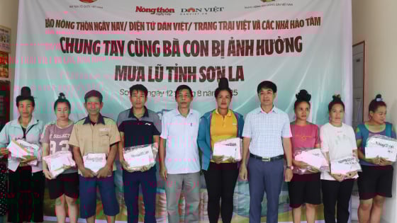 Chia sẻ khó khăn với người dân bị thiệt hại do mưa lũ ở Huổi Một (Sơn La)