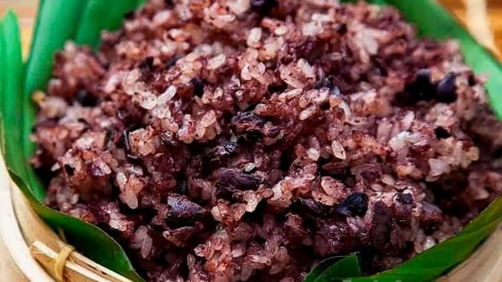 Loại quả đặc sản chín đen, ở Tuyên Quang đem đồ xôi, kho thịt lợn, ngon hơn mâm cao cỗ đầy, thơm ra tận ngõ