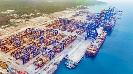 Ông Trump giáng đòn thuế nặng vào hàng xuất khẩu Ấn Độ, Trung Quốc và Việt Nam hưởng lợi