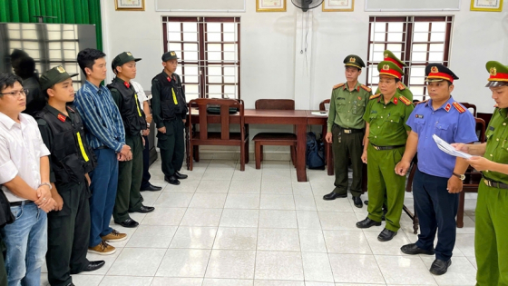 Khởi tố 8 đối tượng vụ ăn chặn phân bón lót rừng phòng hộ Bắc Sông Hương