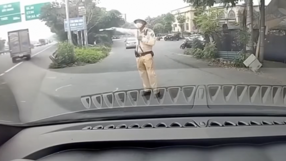 Danh tính người đàn ông tự xưng thầy dạy lái ô tô đi sai làn, cãi CSGT