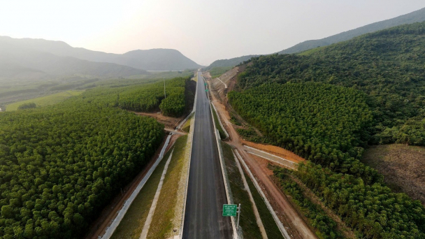Ba tuyến cao tốc Bắc - Nam ở Hà Tĩnh dài hơn 100 km sắp thông xe dịp 30/4