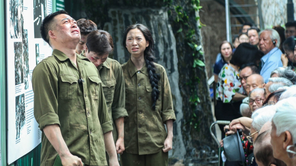 Nhiều cựu chiến binh, du khách xúc động trước không gian trưng bày “Khúc ca hòa bình”