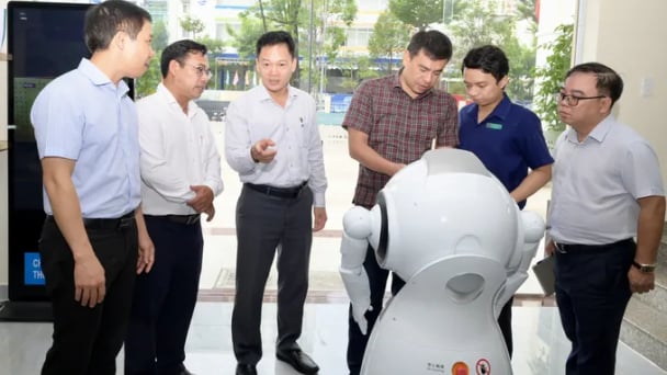 Ở TPHCM mới sau sáp nhập thành công, robot đang hỗ trợ làm thủ tục hành chính ở phường nào?