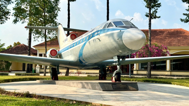 Cận cảnh chuyên cơ YAK-40 huyền thoại từng phục vụ Bác Tôn, 'dừng chân' tại vùng nông thôn này ở An Giang