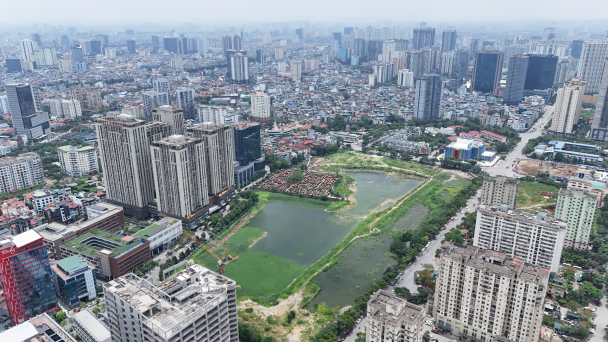 Dự án công viên 10 ha quây tôn 16 năm, nằm giữa những toà nhà cao tầng ở Hà Nội