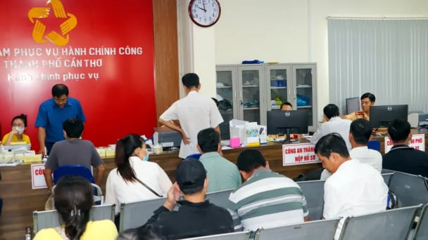 Đây là đối tượng bị từ chối giao dịch tại Trung tâm hành chính công ở TP Cần Thơ trong bối cảnh vừa sáp nhập, hợp nhất