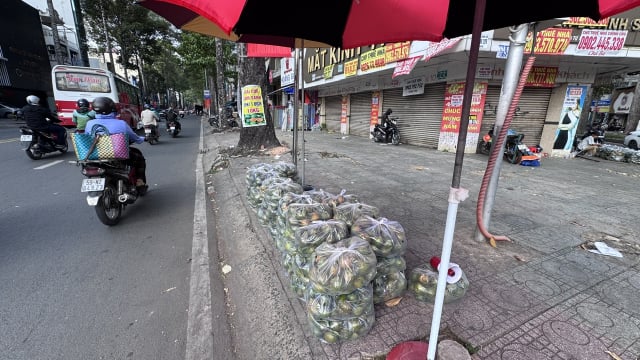 TP.HCM: Nắng nóng, cam sành 'giải cứu' tăng giá