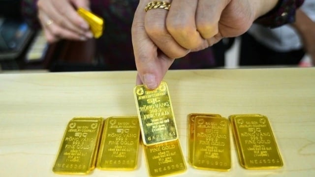 Giá vàng hôm nay 10/5 tiếp đà tăng, chuyên gia cảnh báo cẩn trọng