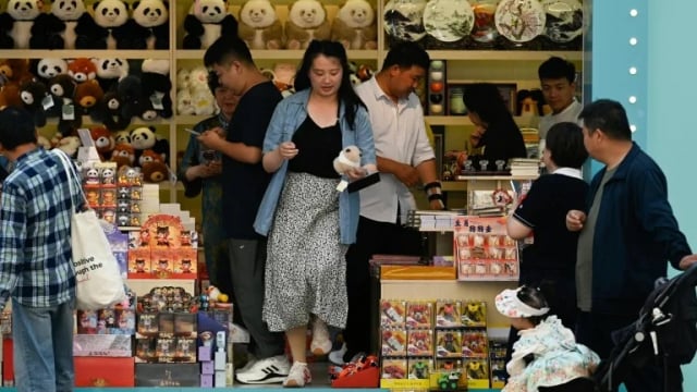 Trung Quốc ngấm đòn thuế quan của Mỹ, chỉ số tiêu dùng giảm sâu