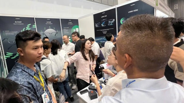 500 doanh nghiệp Trung Quốc đến Việt Nam tìm khách hàng, giới thiệu kính AI dịch được 120 ngôn ngữ