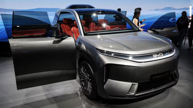 Cổ phiếu xe điện tụt sau khi BYD giảm giá sốc, cuộc chiến giá mới le lói