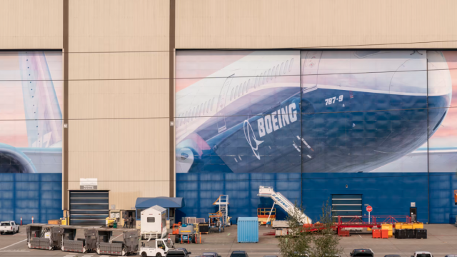 Cổ phiếu Boeing giảm mạnh ngay sau vụ tai nạn máy bay kinh hoàng ở Ấn Độ