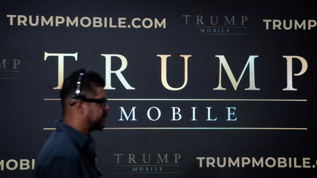 Gia đình ông Trump tung ra dịch vụ điện thoại di động