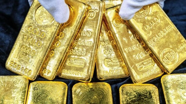 Giá vàng hôm nay 30/6: Tiếp tục lao dốc, dè chừng trước áp lực giảm giá