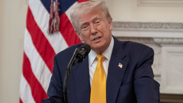 Nhà đầu tư đón hạn chót áp thuế của ông Trump trong trạng thái tê liệt và thờ ơ: Kịch bản tệ nhất đã qua?