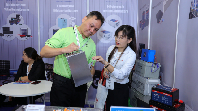 Hơn 100 doanh nghiệp quốc tế đang 'khoe' công nghệ trí tuệ nhân tạo, dữ liệu lớn, robot ... tại TP.HCM
